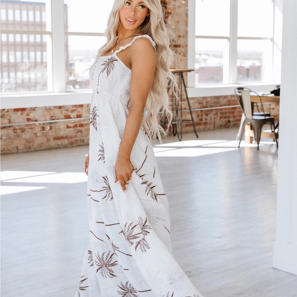 Leah Tropical Maxi Dress - Picture 1 of 7